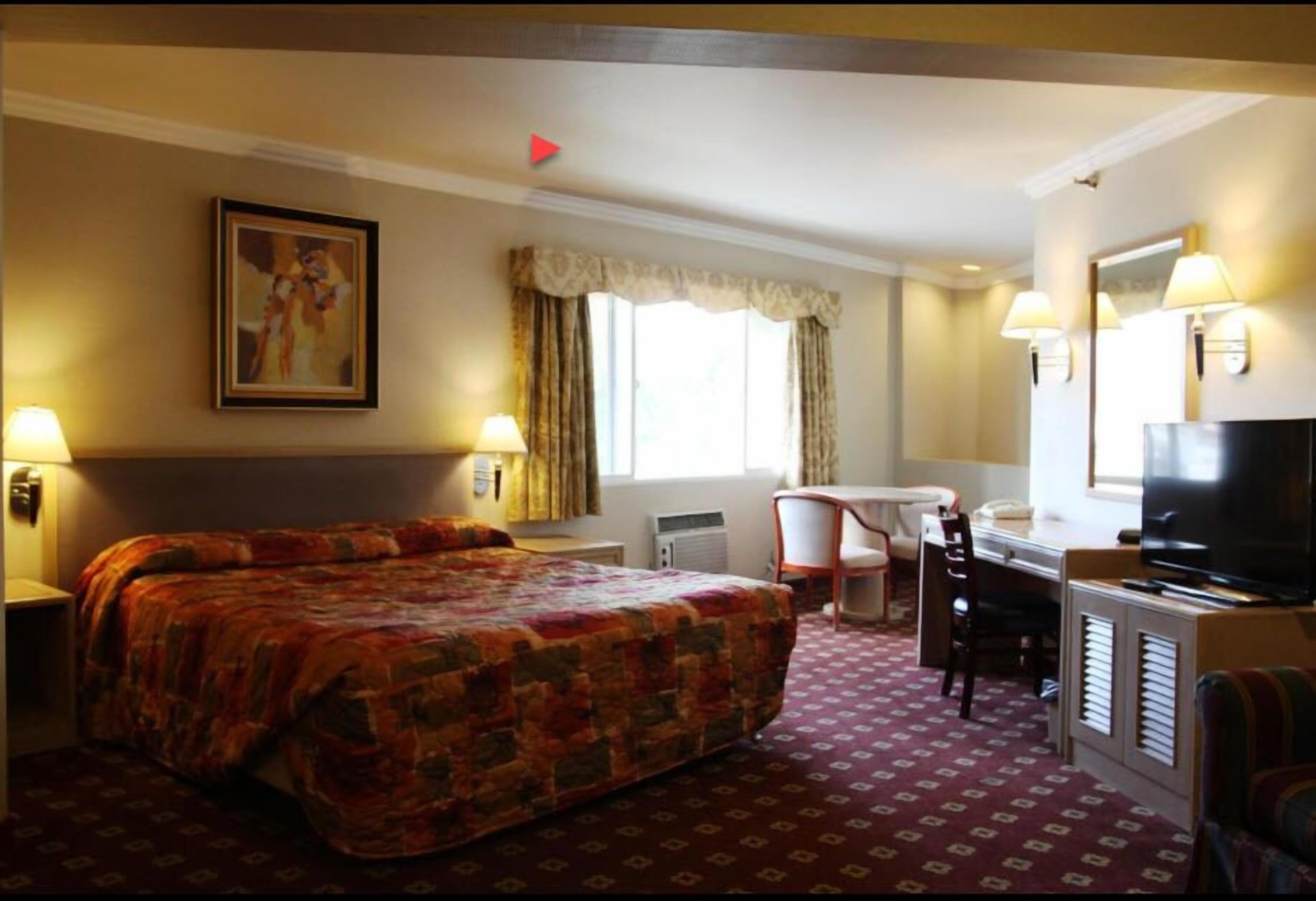 Metro Plaza Hotel — Fotos 1